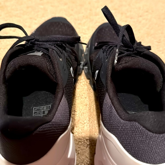 ON CLOUD Womens Cloudflyer 4 (NWOB) Cloudtec technology- Never worn. MINT! 8.0M - Picture 10 of 11